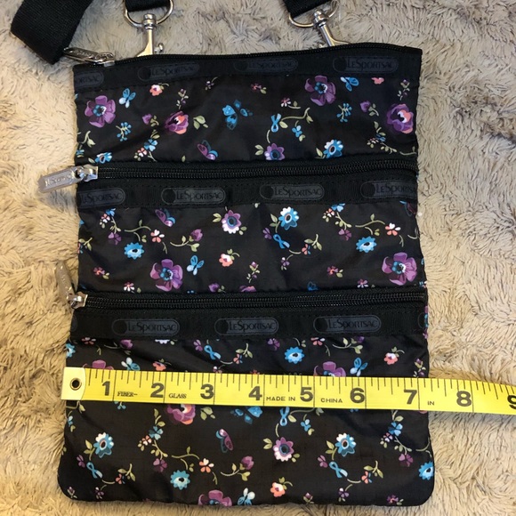LeSportsac Womens multi color cross body adjustable length purse - Picture 6 of 7